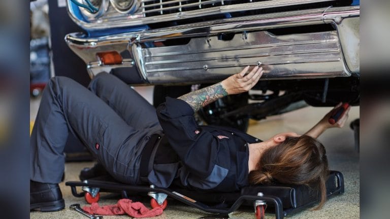 How to Get Car Engine Oil Out of Clothes