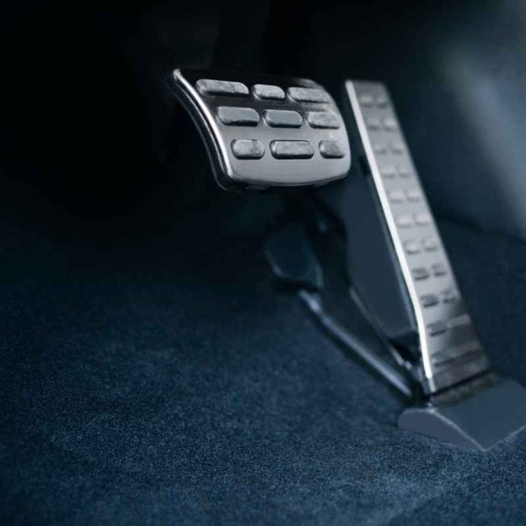 How to Brake Smoothly in an Automatic Car