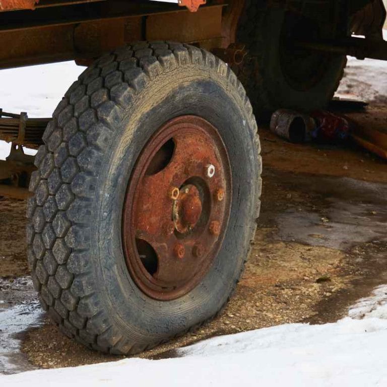 How to Prevent Car Tires From Cracking