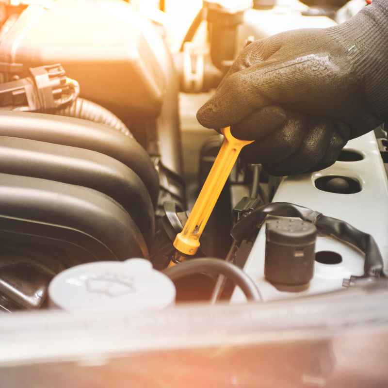 What Causes a Car Engine Oil Leak?