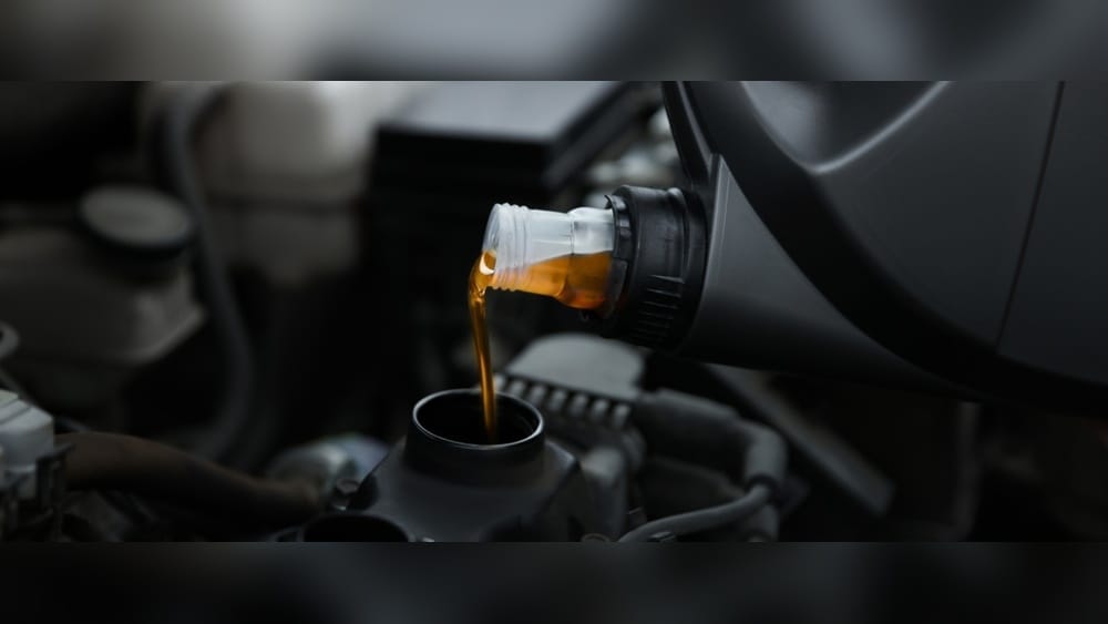 How Long Does Car Engine Oil Really Last? Full Breakdown