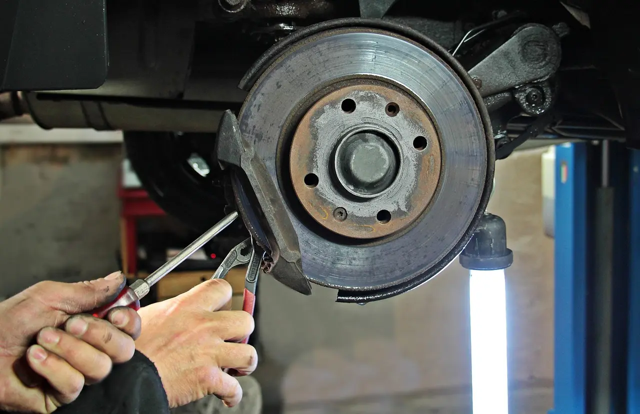 Which monthly car costs change with mileage?