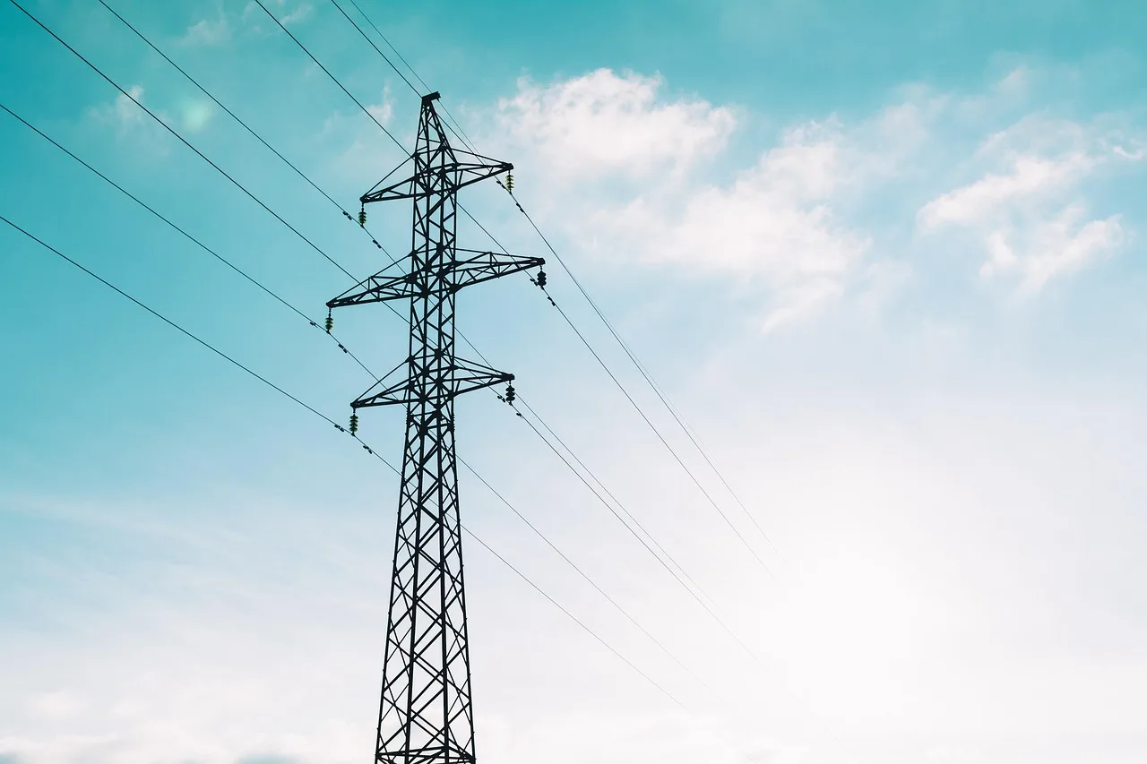What symptoms point to wiring, fuse, or communication faults instead of a solenoid?
