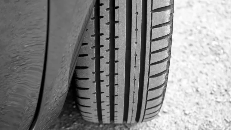 Why Are Car Tyres Black? Science Behind the Rubber Color