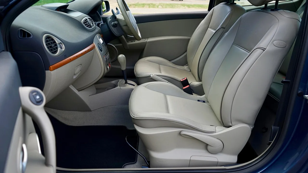 How does an automatic transmission control gear changes?