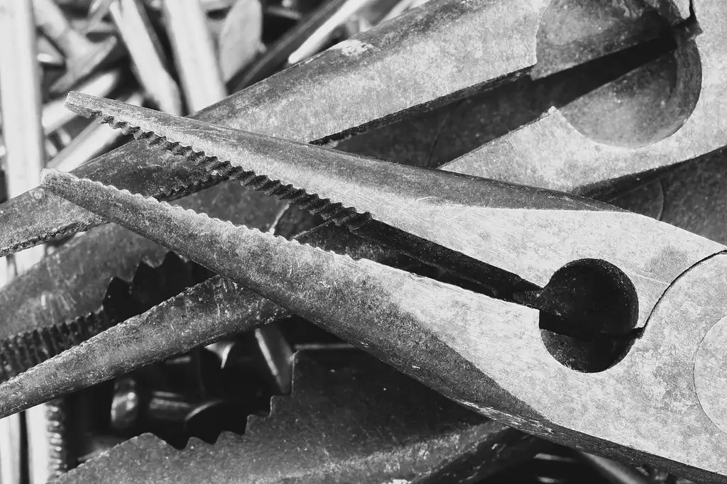 How to use the Ford maintenance schedule for DIY planning