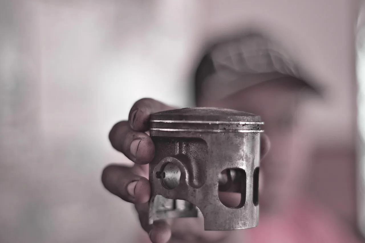 How do pistons, rings, rods, and the crankshaft work?