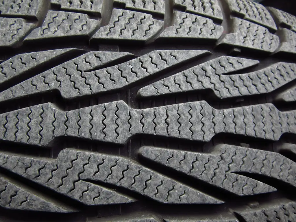 Why winter tires work better in cold weather